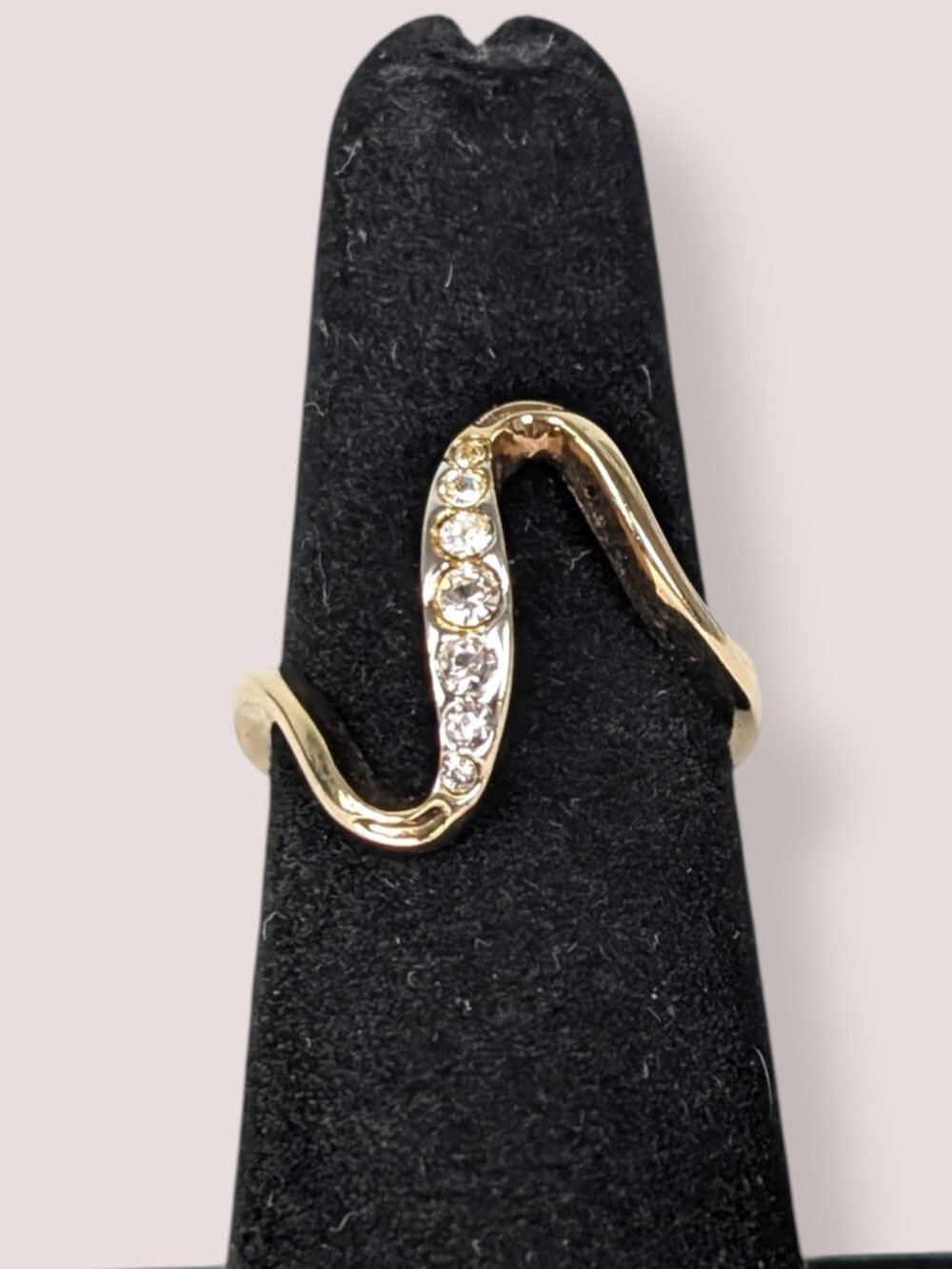 Vintage 18KHGE White Rhinestone Swoop Ring